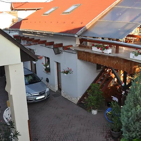 Gasthuis Esztergom Apartman 3*